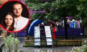 Para młodych świadków Jehowych oferuje darmowe kursy biblijne pod parasolami.
