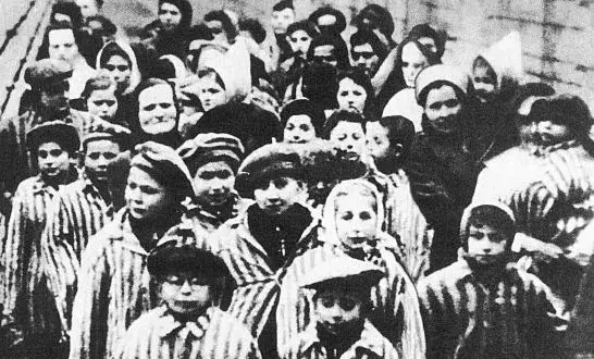 Kto wyzwolił Auschwitz? Prawda o bohaterach i tragedii obozu